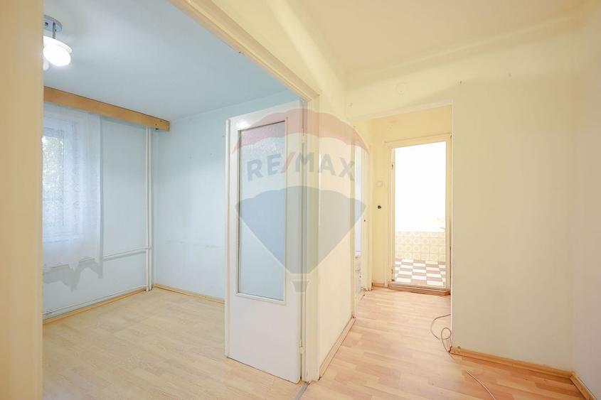 Apartament cu 3 camere de vanzare, in zona Rogerius - 1