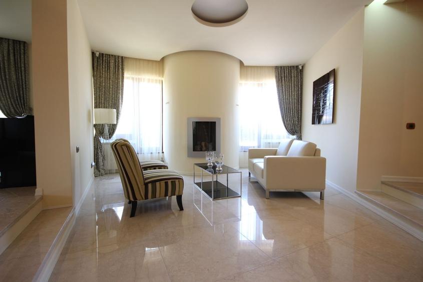 O casa deosebita cu Piscina - 20