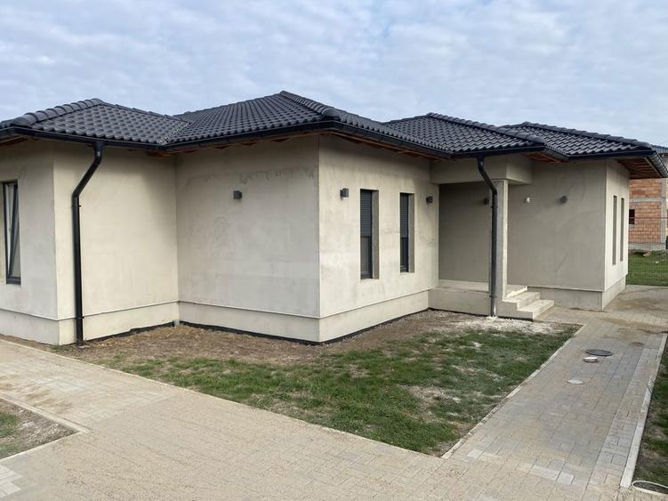 Vand casa 2024/ zimand cuz/ 2 parcele pamant/ casa la sol - 8