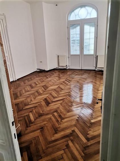Casă cu 4 camere cu Canalizare în Central