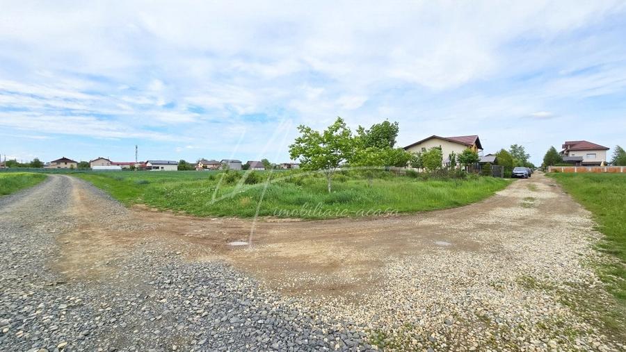 Teren intravilan in zona rezidentiala, la 1 km de A0 si A1 - 2