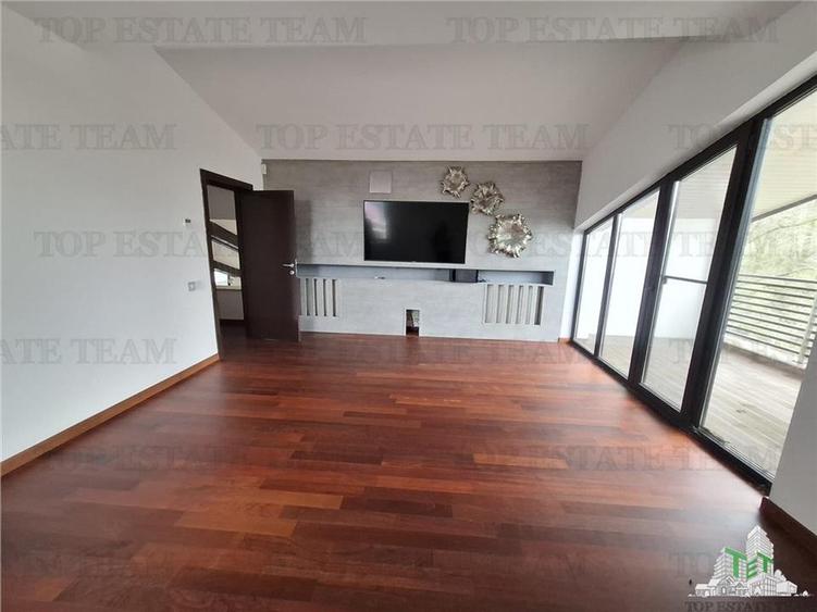 Casă individuală cu 7 camere cu Teren 1000 Mp în Corbeanca