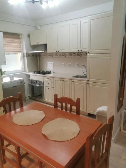 Apartament cu 3 camere decomandat în Florești