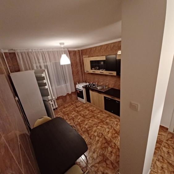 Proprietar inchiriez ap. 3cam 2bai decomandat 1980 6/10 renovat