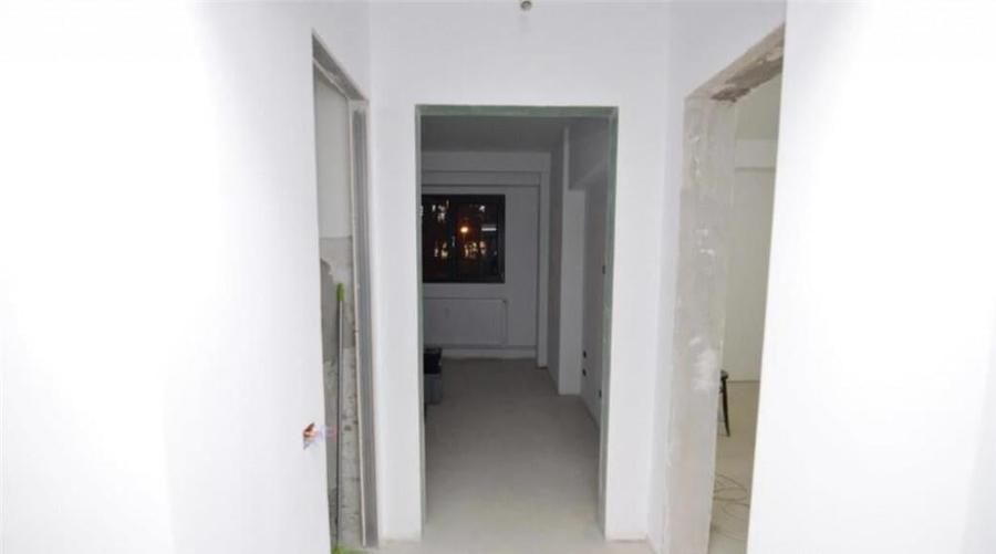 Apartament 3 camerele, Parter,cu balcon pe Viorele/Tineretului - 2
