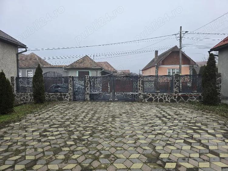 Casă cu Teren 2222 Mp în Dârlos
