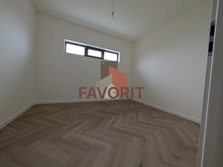 Duplex cu 3 camere cu Canalizare în Sânandrei