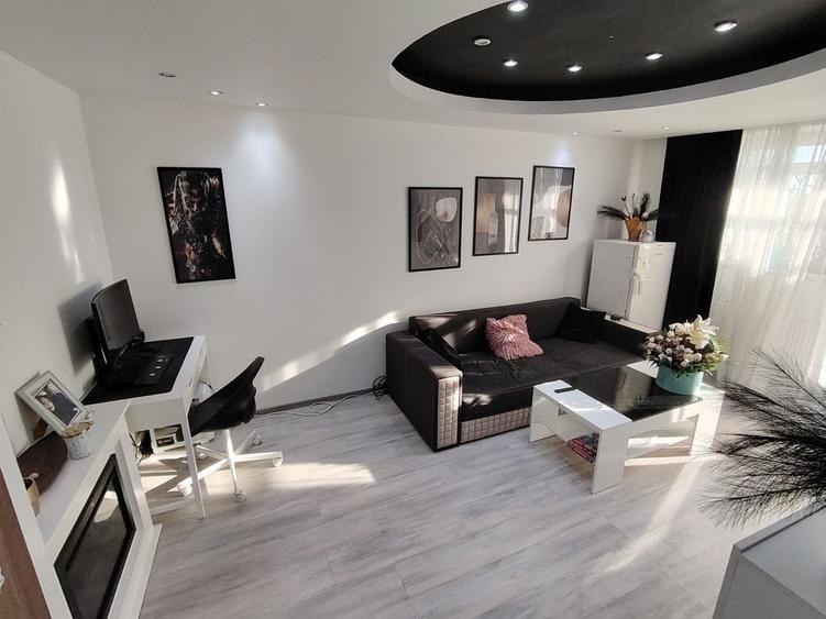 Apartament cu 3 camere decomandat în Berceni