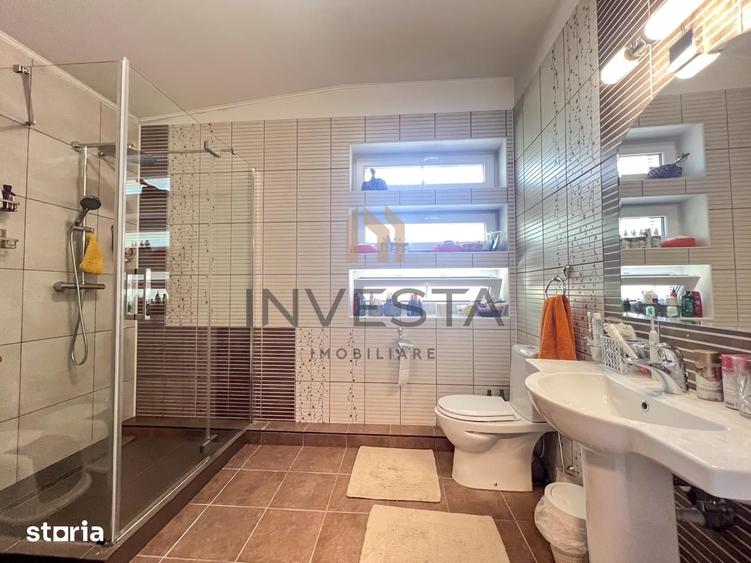 Casă cu 6 camere cu Teren 471 Mp în Central