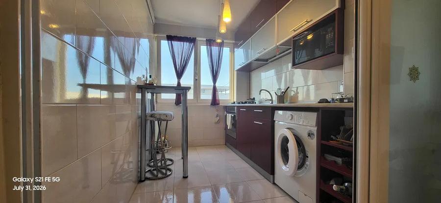 Apartament cu 3 camere semidecomandat în Iancului