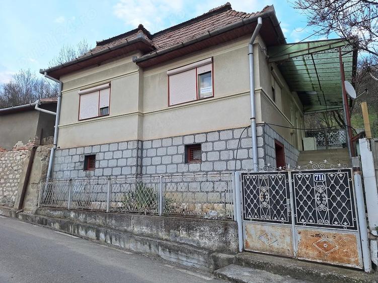 Casă cu 3 camere cu Teren 700 Mp în Livezile