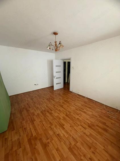 Apartament cu 2 camere decomandat în Km 4