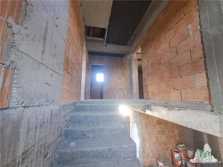 Casă individuală cu 6 camere cu Teren 1000 Mp în Corbeanca