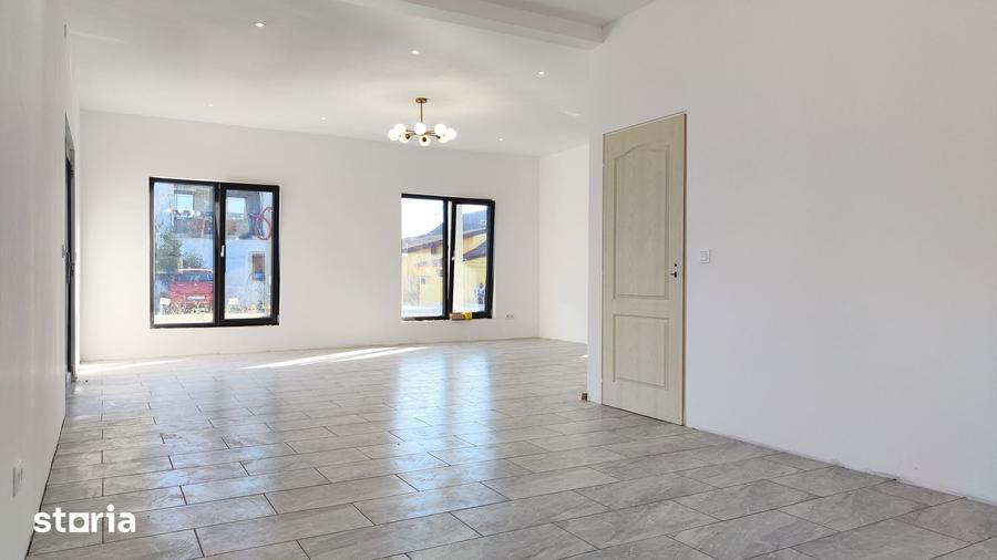 Casă cu 3 camere cu Teren 445 Mp în Zimandu Nou