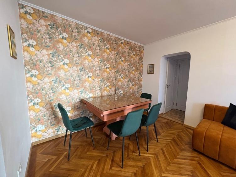 Apartament cu 3 camere decomandat, mobilat în Titan