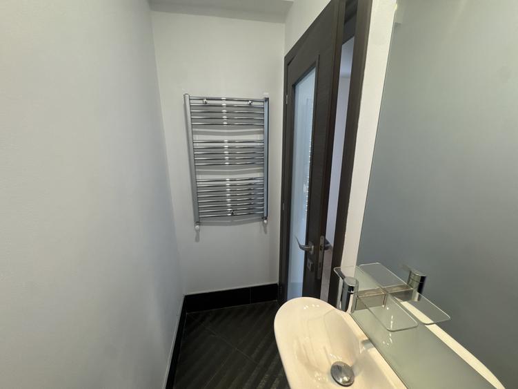 Apartament cu 4 camere decomandat, mobilat în Băneasa
