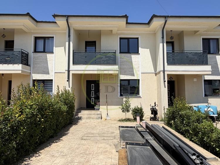 Casă cu 3 camere cu Teren 230 Mp în Leamna de Jos