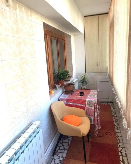 Apartament cu 3 camere decomandat, mobilat în Dacia