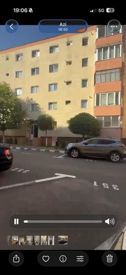 Apartament cu 4 camere decomandat în Central