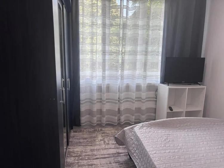 Apartament cu 3 camere semidecomandat în Central