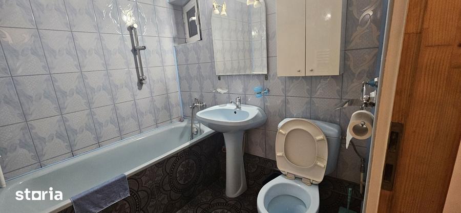 Apartament cu 3 camere decomandat în Crângași