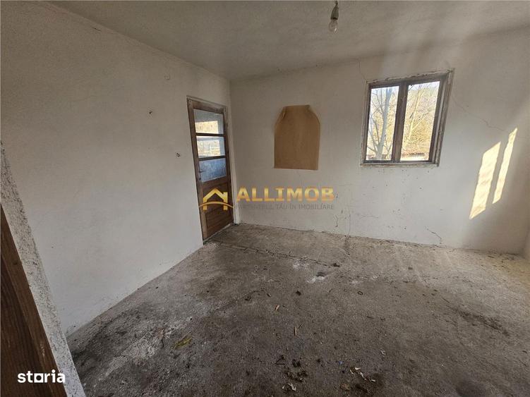 Teren 1000 mp si casa renovabila in Valcanesti . - 1