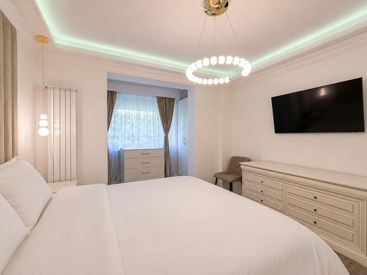 Apartament cu 4 camere semidecomandat în Tomis Nord