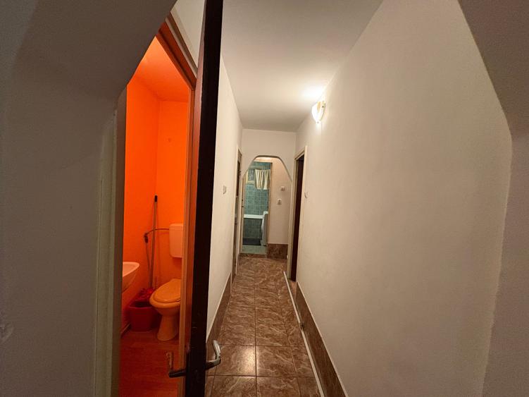 Apartament cu 3 camere decomandat în Lujerului