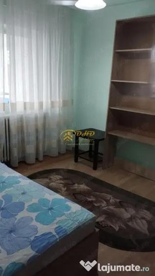 Apartament cu 3 camere decomandat în Hala Centrală