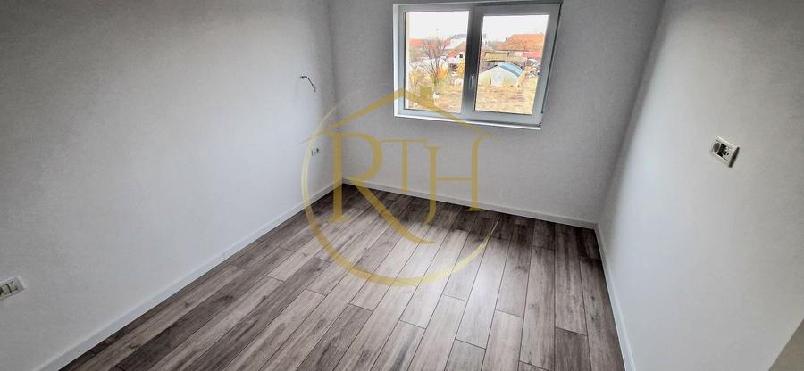 Duplex cu 4 camere cu Canalizare în Moșnița Veche