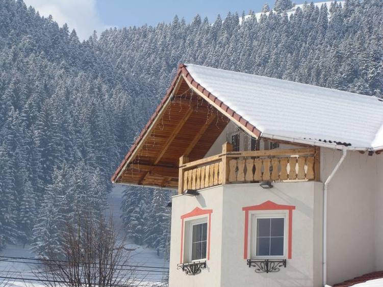 Super proprietate, :  hotel de 4 stele , 19 camere la cheie, teren 6200 mp - 5