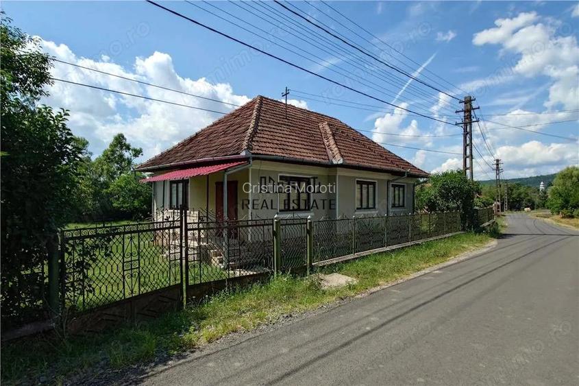 Teren generos si casa din caramida in satul istoric Tebea