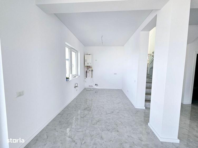 Casa rezidentiala cu vedere libera spre lac si acces asfaltat - 1