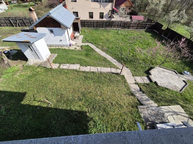 Casa cu 5 camere in Brezoi - zona centrala, dar linistita! - 11