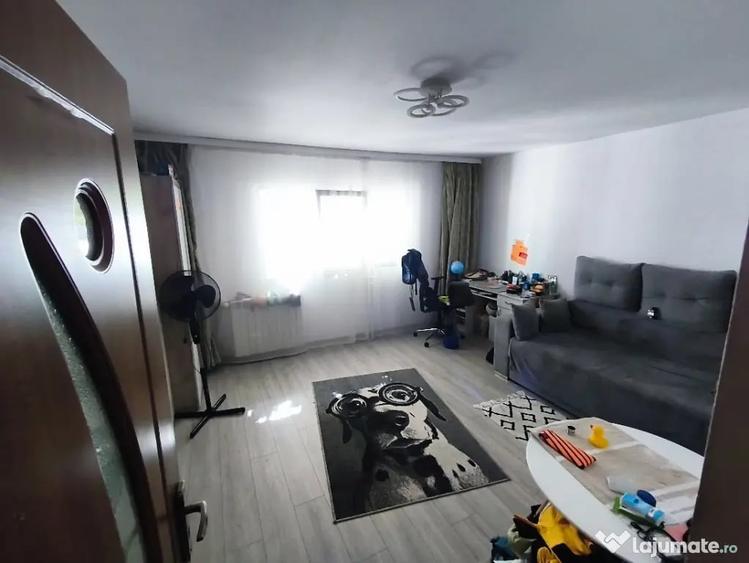 Apartament cu 2 camere decomandat în Nicolina
