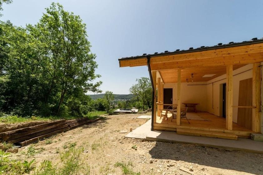 Casă cu 4 camere decomandat în Central