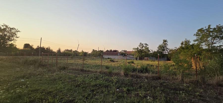 Teren intravilan &icirc;n localitatea Berini - 2