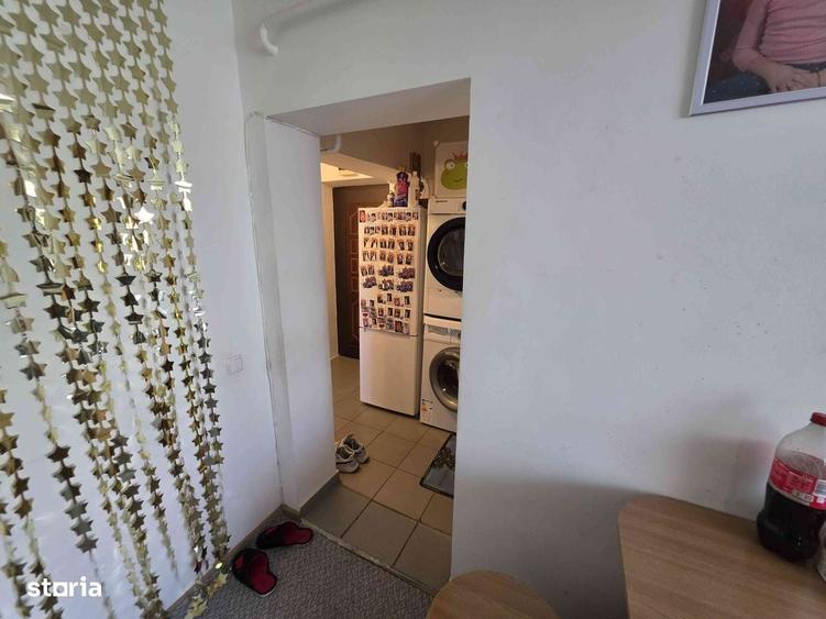 Apartament cu 3 camere în Petrișor