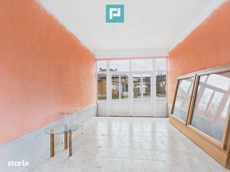 Casa moderna P+1, cu magazin, langa orasul Sebis - 1