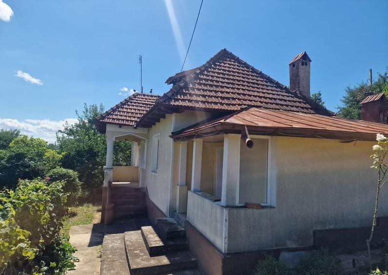 Casa in mediu rural cu teren - 35