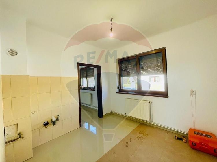 Casă / Vilă cu 6 camere de închiriat în zona Calea Dumbravii - 5