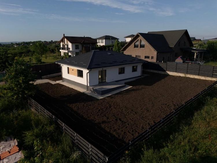 Casă individuală cu 4 camere cu Canalizare în Bârnova
