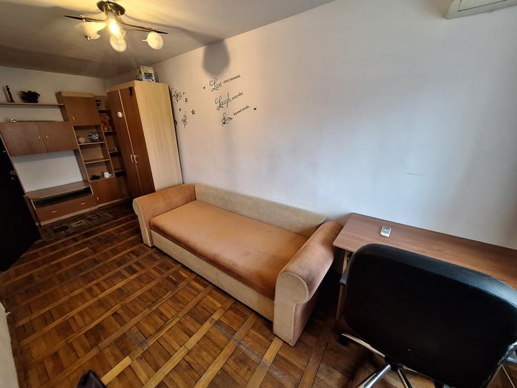200 euro!!!!Garsoniera Et 3 Zona Complexul Studentesc - 1