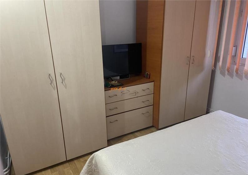 Apartament 3 camere , zona cartier Sud ,et 2/4 , decomandat - 9