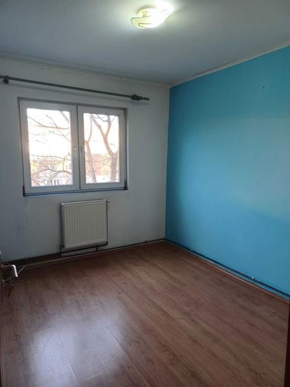 Vand Apartament de 80 mp , 4 camere, 2 bai, etajul 3 - 1