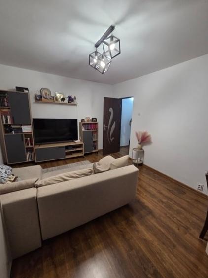 Etaj 3 - Alexandru - Zimbru - 2 camere - mobilat + utilat - 4