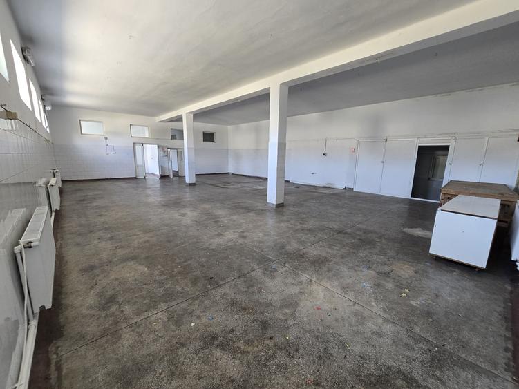 Inchiriez hala situata ultracentral in Caracal - 6