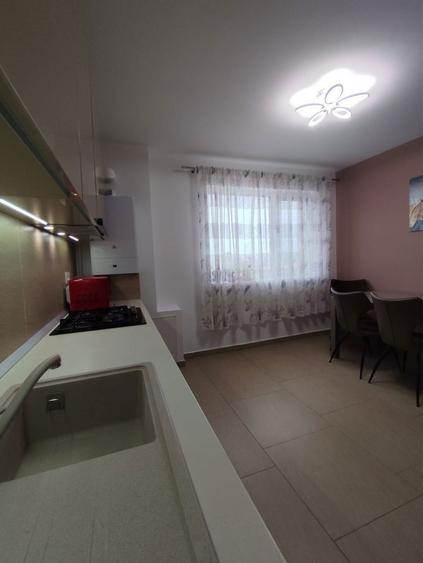 Apartament de vanzare pozitie excelenta, gata de mutat - 2