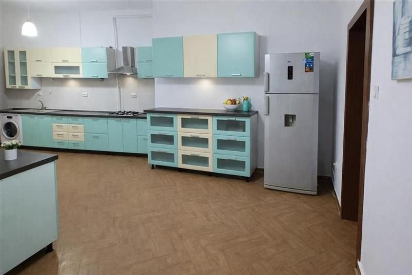 Rezidenta 4 camere,in farmec istoric, vedere Tampa,cu beci si pod,Centrul Istori - 6