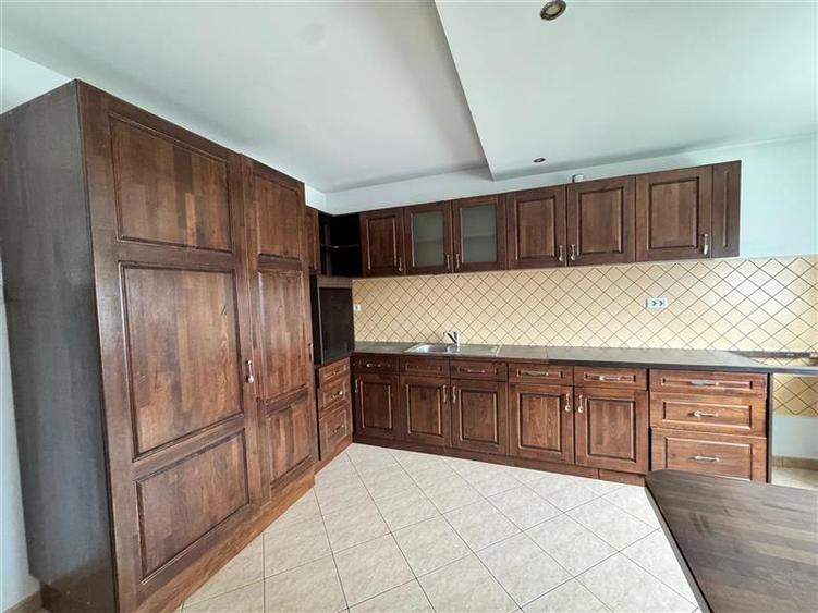 Doua case de vanzare, teren 800 mp, Zarnesti, Brasov - 4